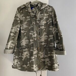 Apt 9 Camouflage Hooded Light Jacket - great condition